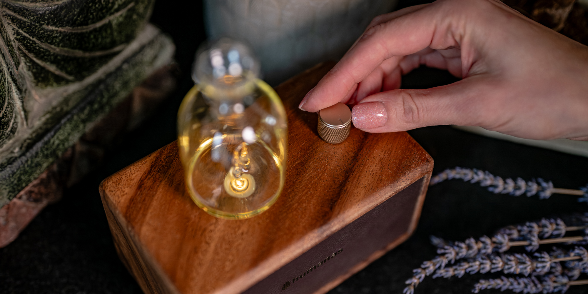 width=100% Dyfuzor olejków, aromatyzer zapachowy Humanas Natural Wood - drewno orzecha włoskiego